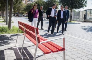 Bancos fabricados con tarjetas bancarias